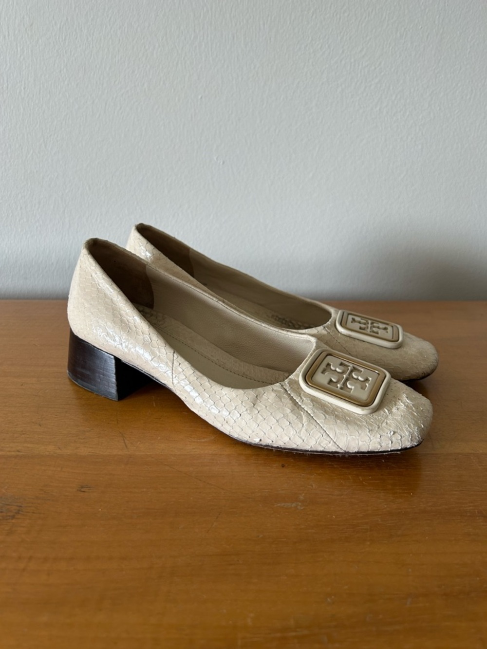 Tory Burch Women’s Croc Embossed Leather Georgia Pump Cream Brown Size 6.5